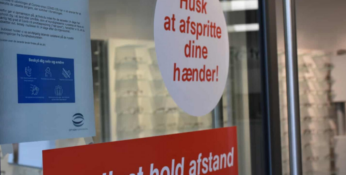 Abstand halten Aufkleber