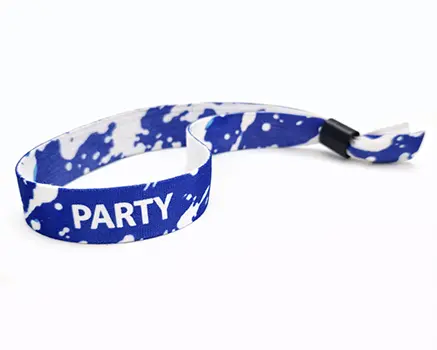 Festivalbändchen mit blauer Splat-Grafik
