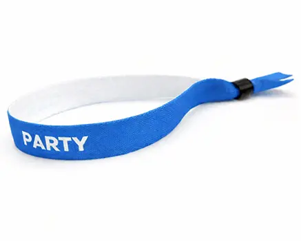Blaue Festivalbändchen