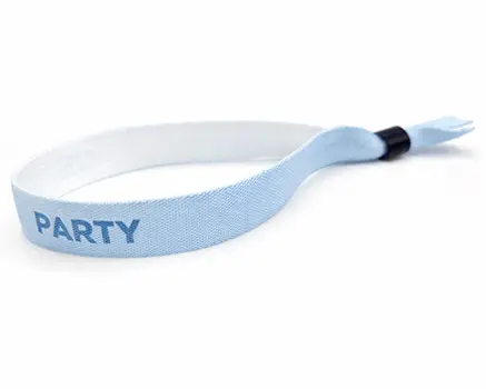 Babyblaue Festivalbändchen