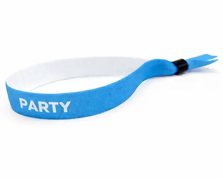 Himmelblaue Festivalbändchen