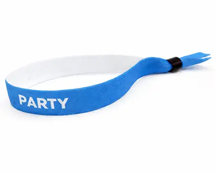 Dunkelblaue Festivalbändchen