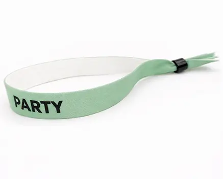 Hellgrüne Festivalbändchen